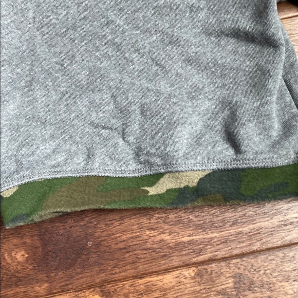 Joe's Jeans Green Sweatshirt Classic Crew Neck Design - Picture 2 of 5